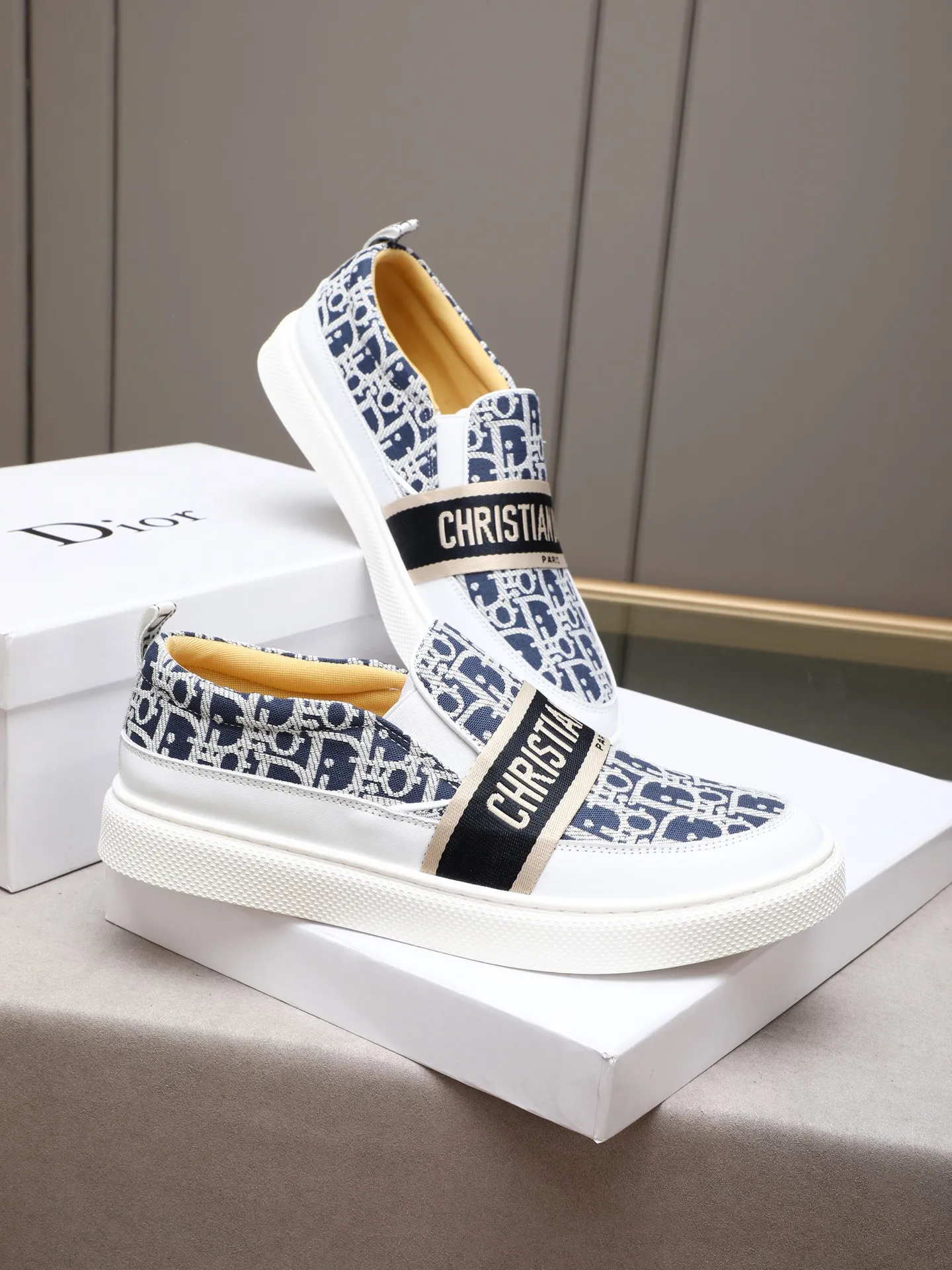 PP400 Dior upper cowhide ➕Dior classic fabric ➕Leather lining original non-slip wear-resistant lightweight soft outsole Style category: men's casual shoes, trendy style, comfortable on the feet Color: actual picture color 38-44 size (45 customized)